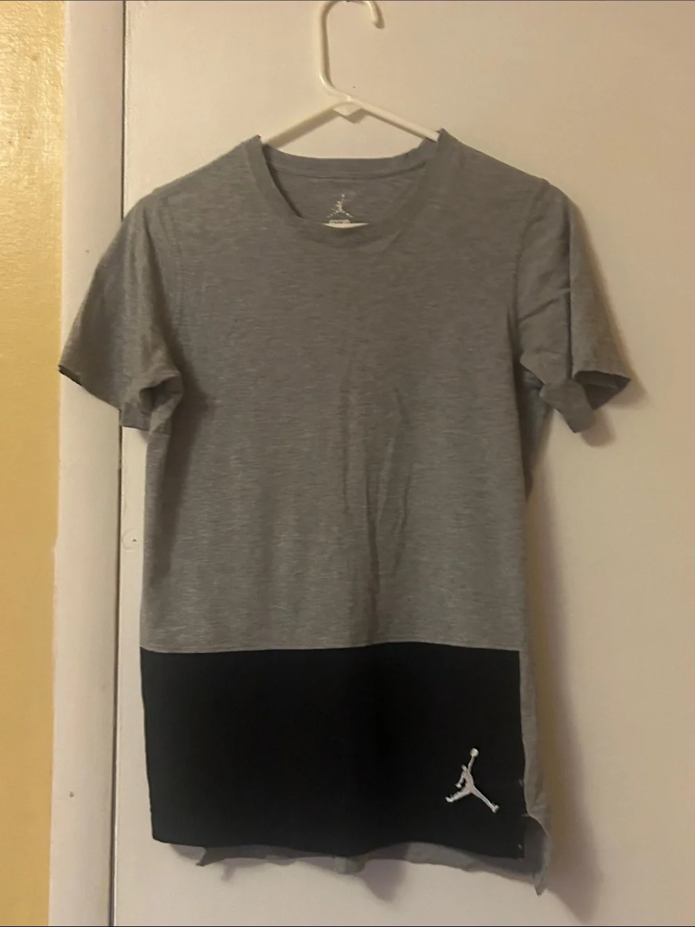 Jordan Men's Short-Sleeve Crewneck Tee in Gray with Black Accent